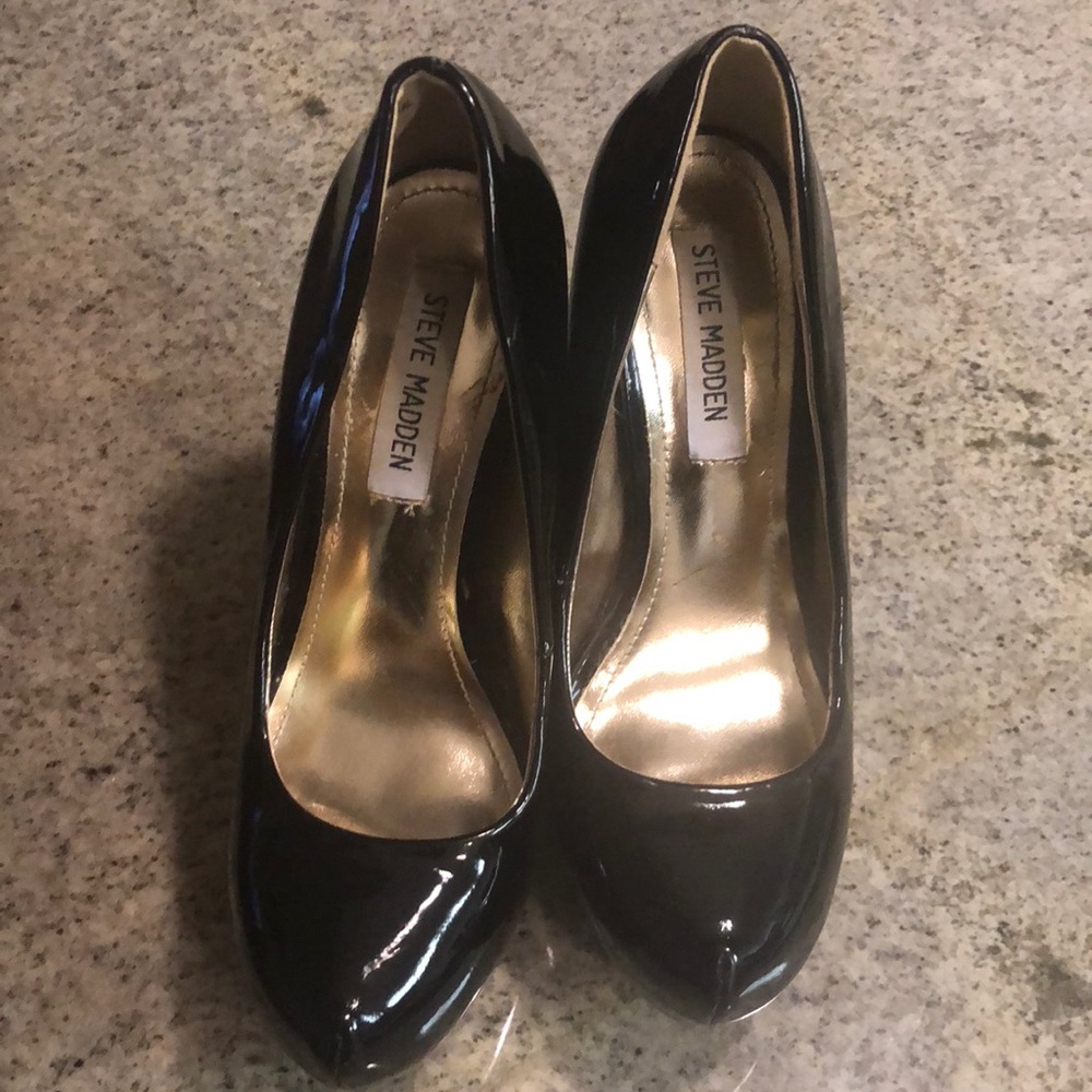 Patent black Steve Madden heels!
